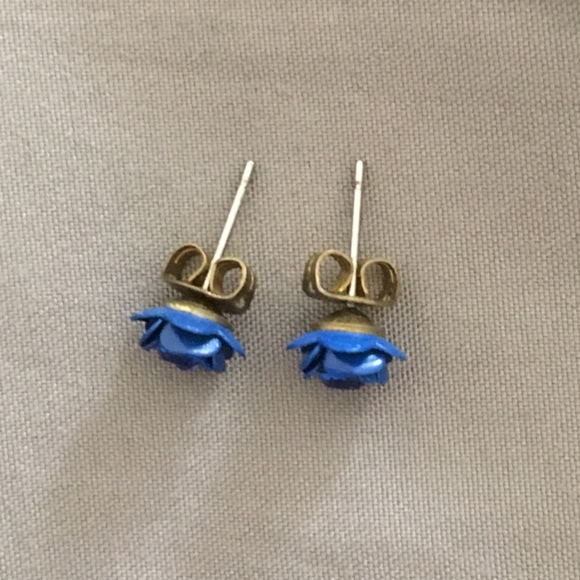 *NEVER WORN* Blue Rose Studs - Picture 5 of 7